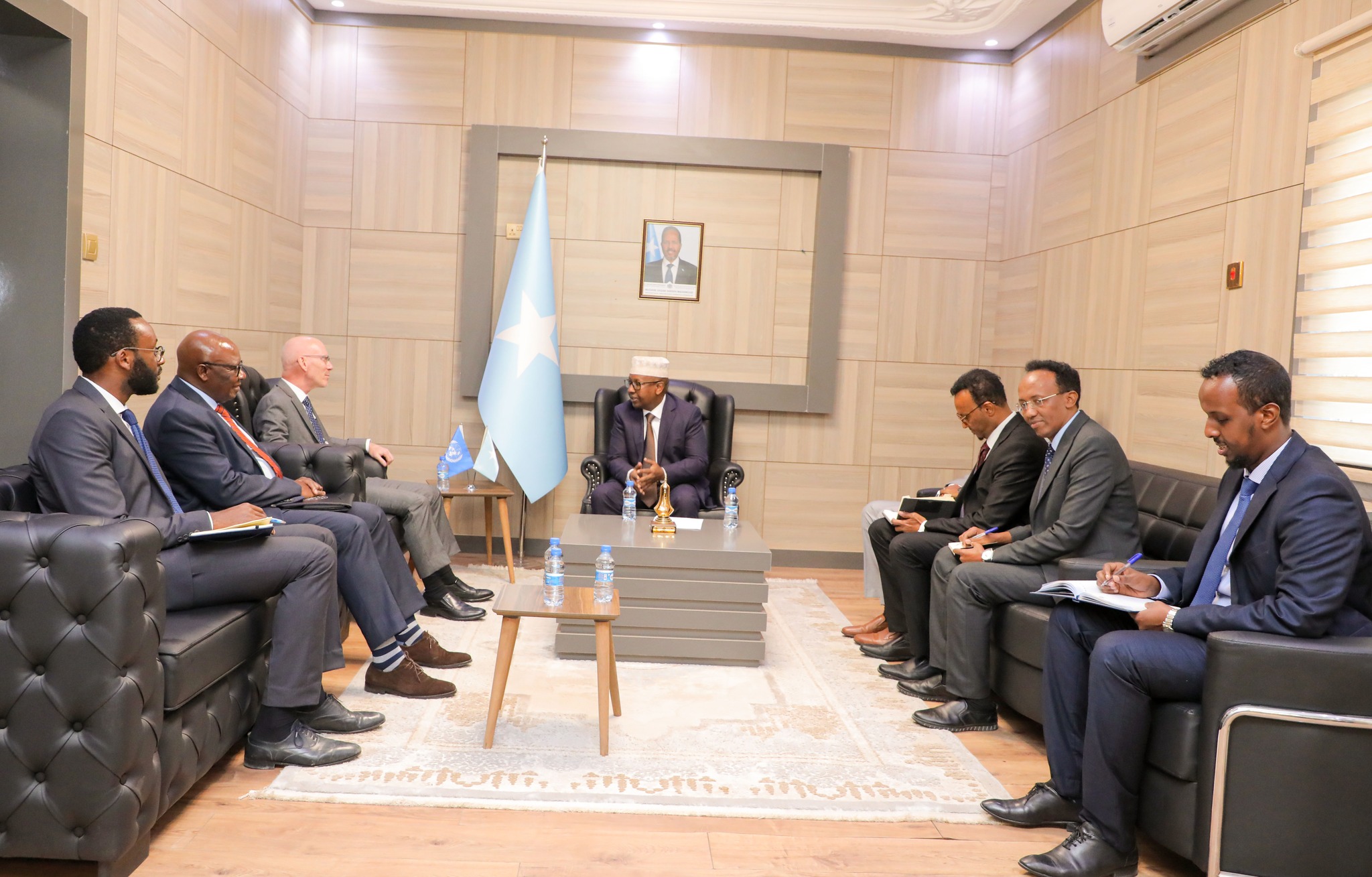 Wasiirka Arrimaha Dibadda Soomaaliya Oo Xafiiskiisa Ku Qaabiley Ku Xigeenka Ergeyga Qaramada Midoobay Ee Arrimaha Siyaasadda