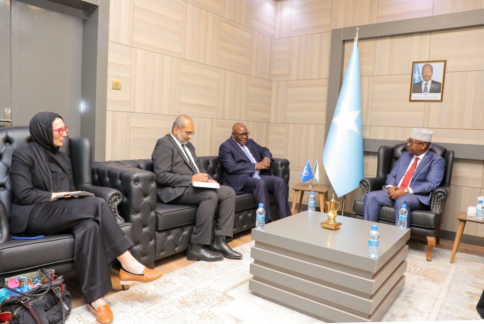 Wasiirka Arrimaha Dibadda Soomaaliya Oo Xafiiskiisa Ku Qaabiley Ku Xigeenka Ergeyga Qaramada Midoobay Ee Arrimaha Siyaasadda