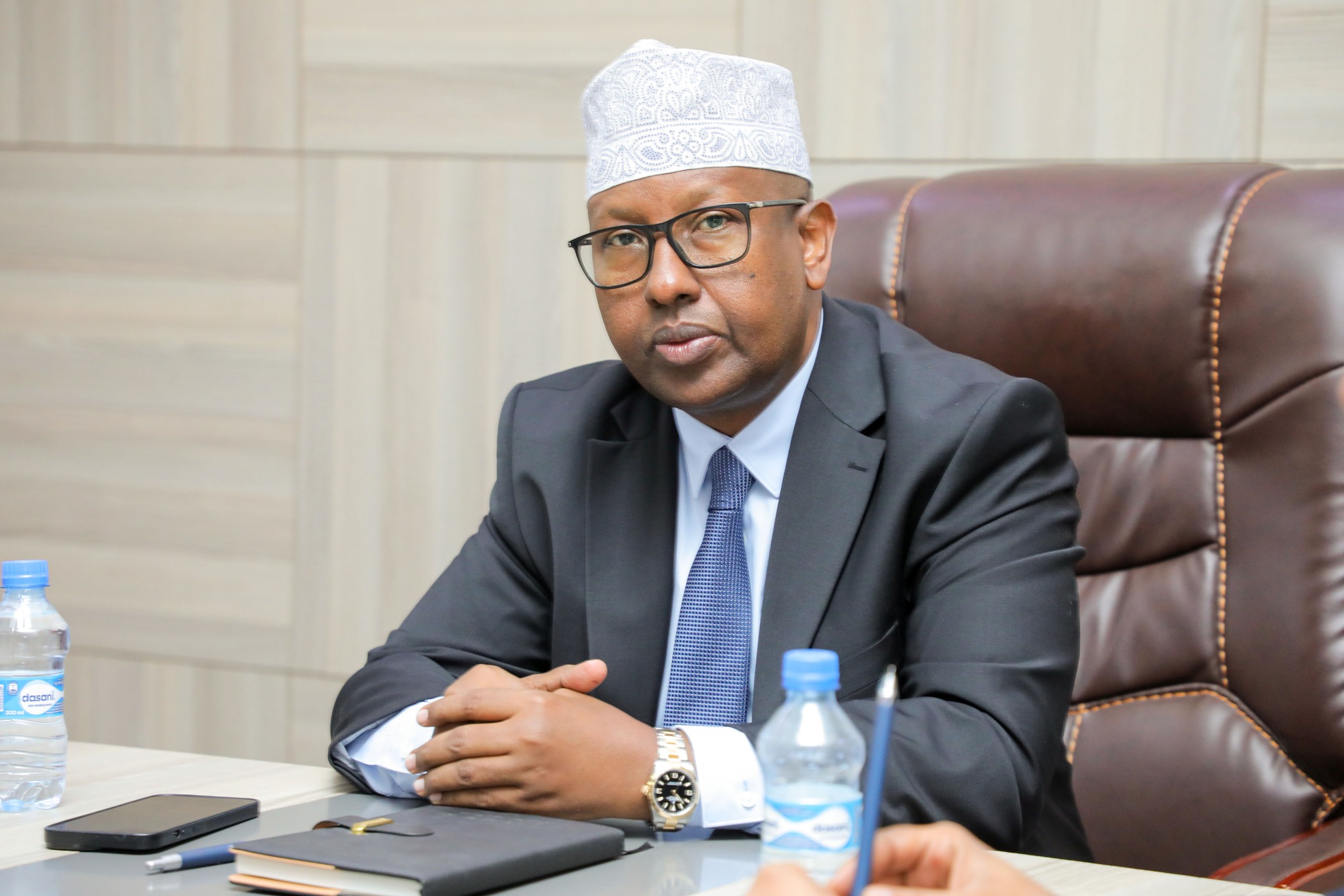 FM waxay qaabilaysaa Agaasimaha Guud ee Socdaalka si uu uga hadlo Maamulka Baasaboorka