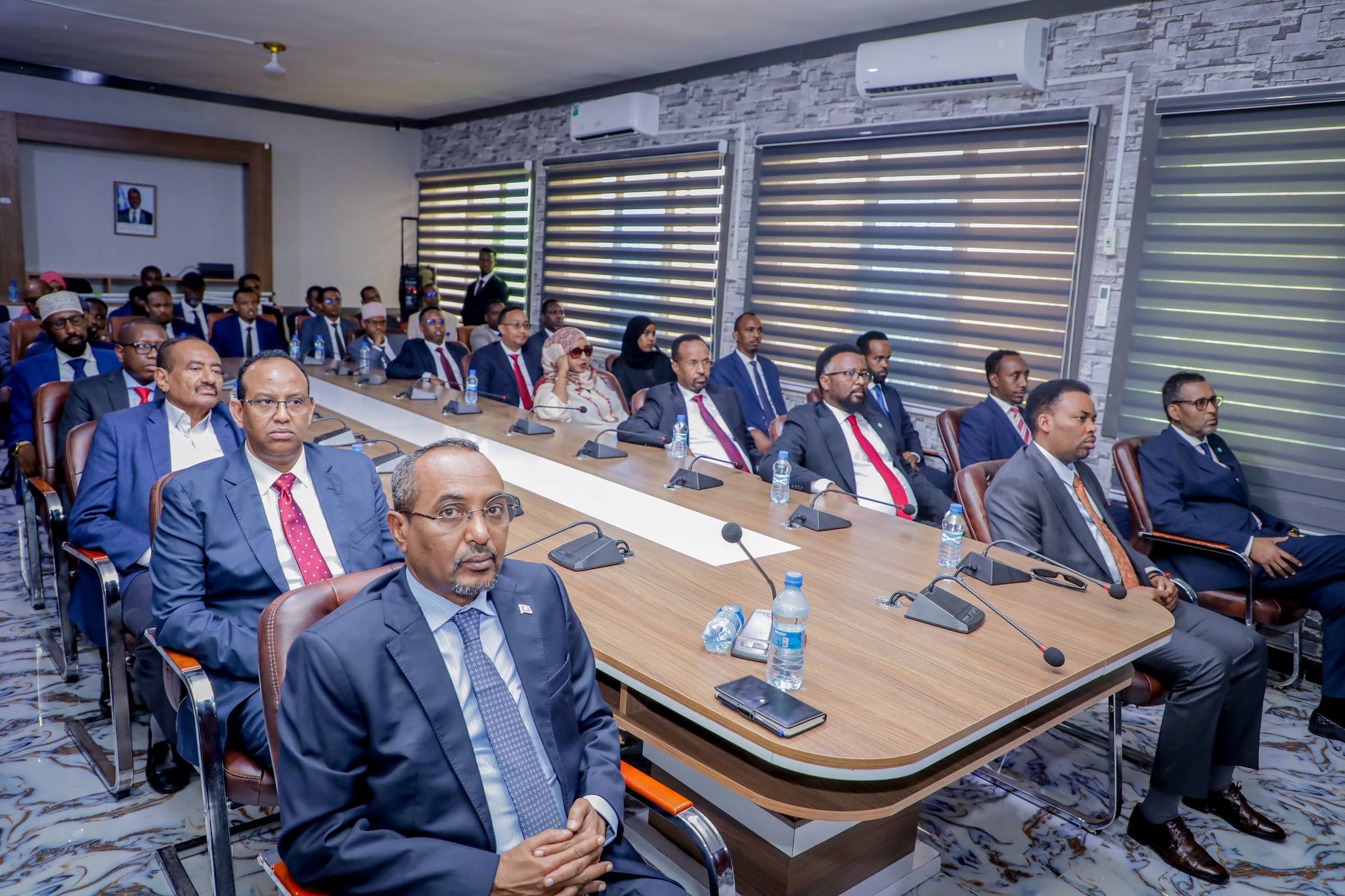 Danjire Ahmed Moallim Fiqi oo uu Wehliyo Wasiiru Dowlaha Arrimaha Dibedda Cali Cumar (Cali Balcad) ayaa Ka Qaybgalay Soo Gabagabeynta Tababarka Safiirada Cusub iyo Saraakiisha Diblomaasiyadeed