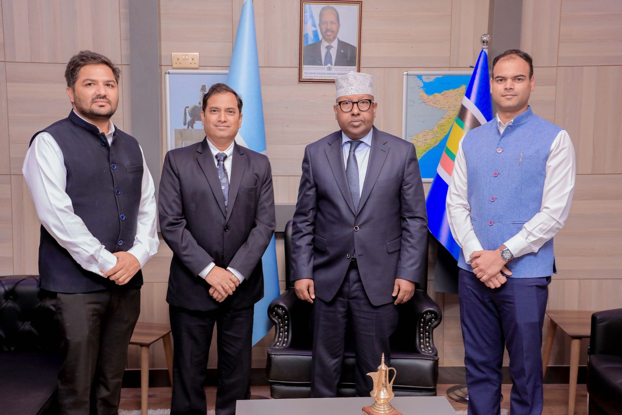 Wasiirka Arrimaha Dibadda Axmed Macallin Fiqi oo Wadahadallo la yeeshay Wafdiga Hindiya ee ku saabsan Xarunta Fududeynta Fiisaha ee Muqdisho