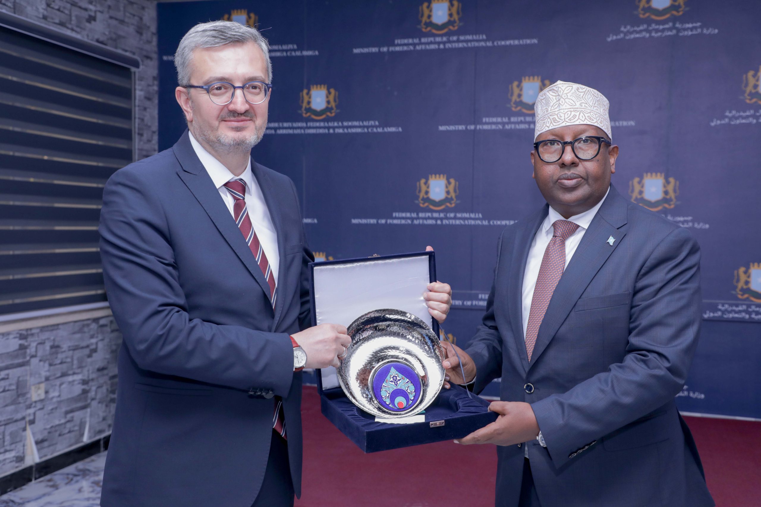 Wasiirka Arrimaha Dibadda Soomaaliya oo kala hadlay iskaashiga istiraatiijiyadeed Wasiir kuxigeenka Arrimaha Dibadda Turkiga