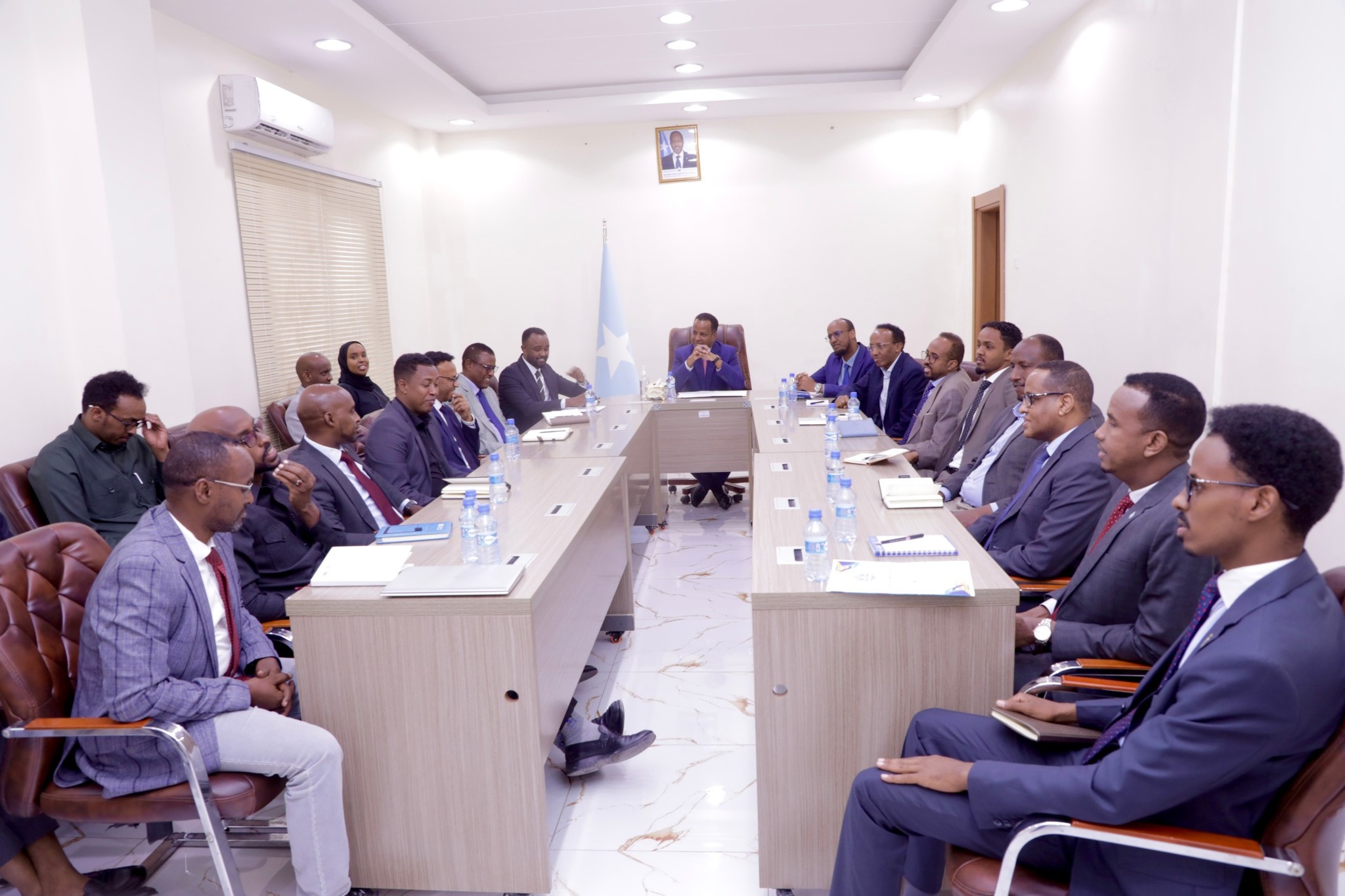 Wasiirka Arrimaha Dibadda Soomaaliya oo daaha ka rogay tubta isbeddelka iyo horumarinta adeegyada oo ku hanaqaadaysa muddo 90 cisho