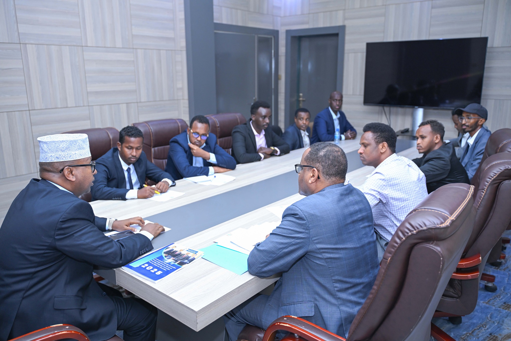 Foreign Minister and International Cooperation Ambassador Ahmed Moalim Fiqi Meets with Asia and Australia Department Officers
