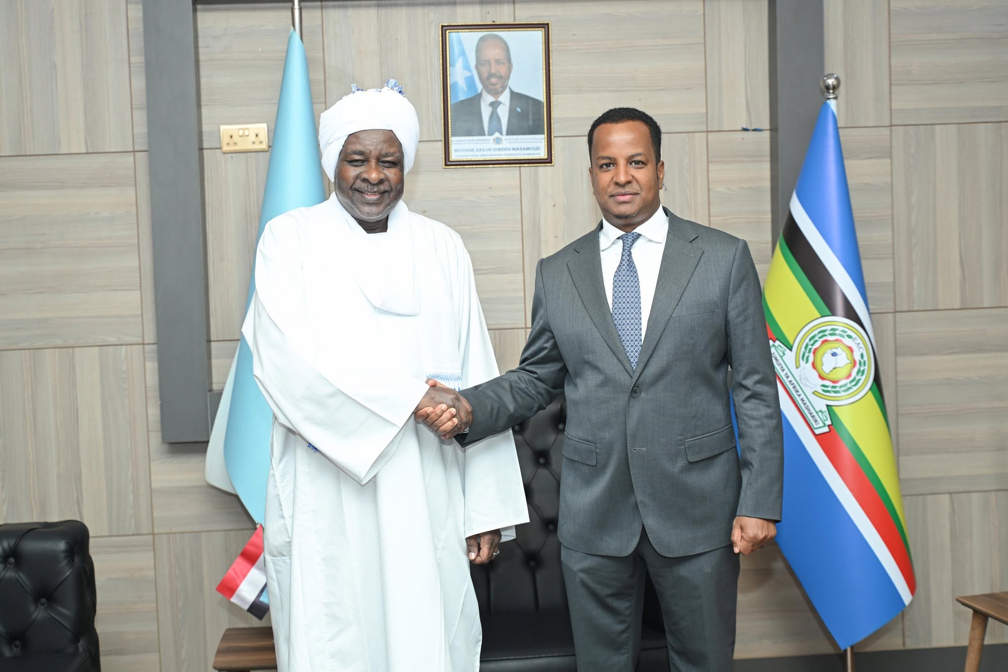 FM meets Sudan Ambasador to Somalia to Discuss Regional Cooperation