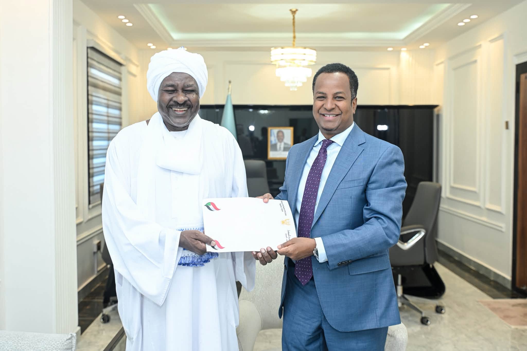 Minister Receives Sudanese Ambassador